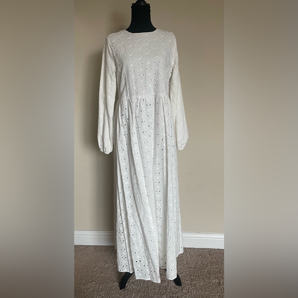Women Off White Fully Lined Long sleeve Modest Dress Size 4 US